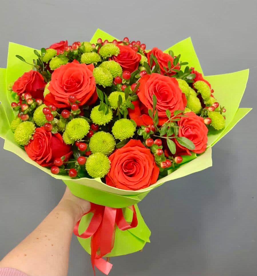 Букет цветов из: Хризантемы и Розы в Южно-Морской