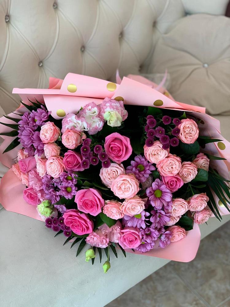 Букет цветов из: Хризантемы, Розы и Лизиантусы в Южно-Морской