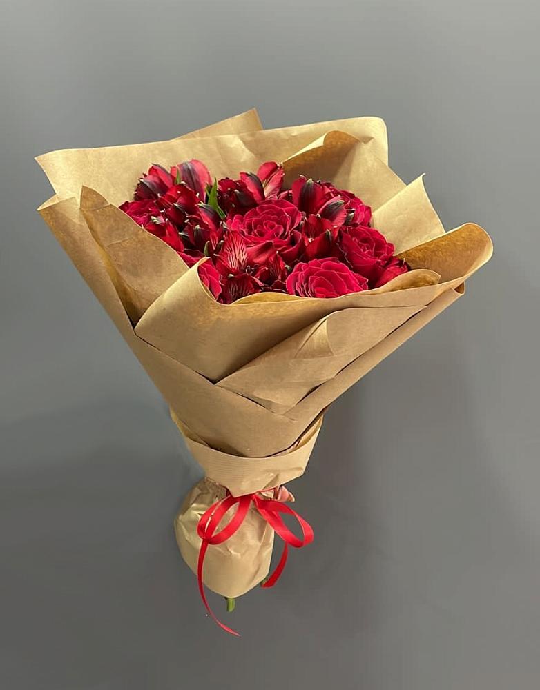 Букет цветов из: Альстромерии и Розы в Южно-Морской