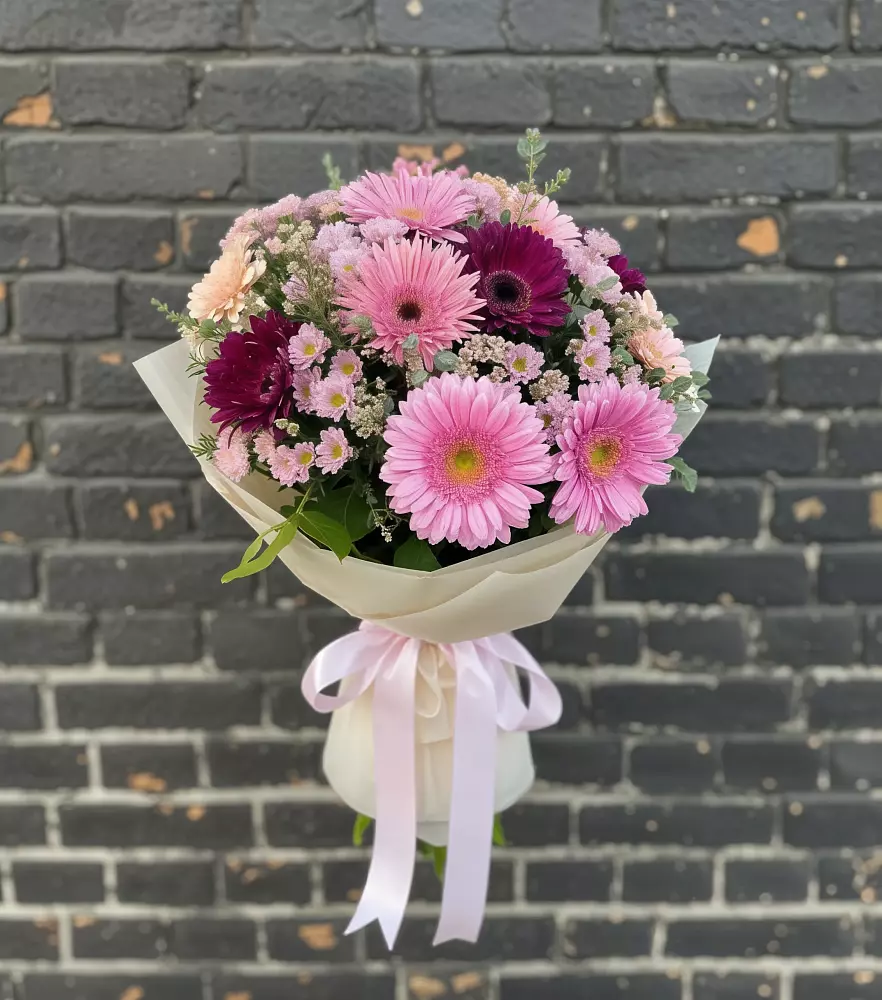 Букет цветов из: Герберы и Хризантемы в Южно-Морской