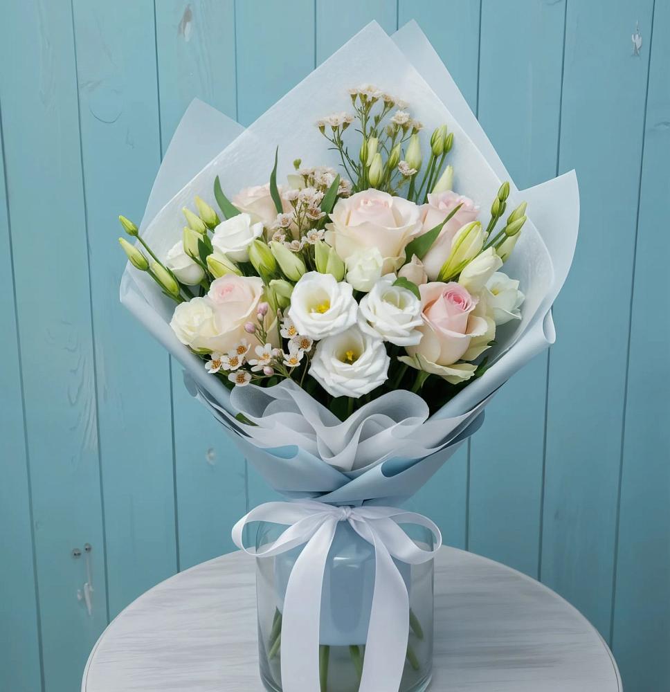 Букет цветов из: Розы и Лизиантусы в Южно-Морской