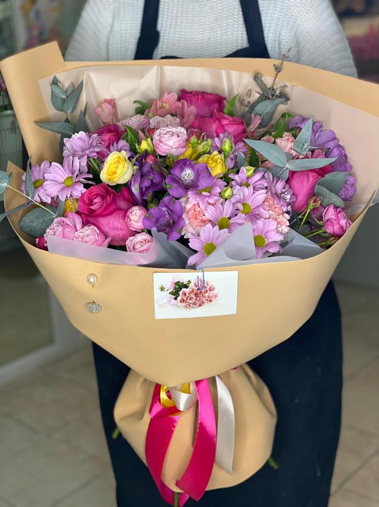 Букет цветов из: Хризантемы, Гвоздики и Альстромерии в Южно-Морской