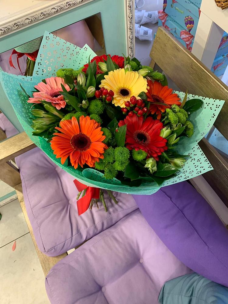 Букет цветов из: Герберы, Хризантемы и Альстромерии в Южно-Морской