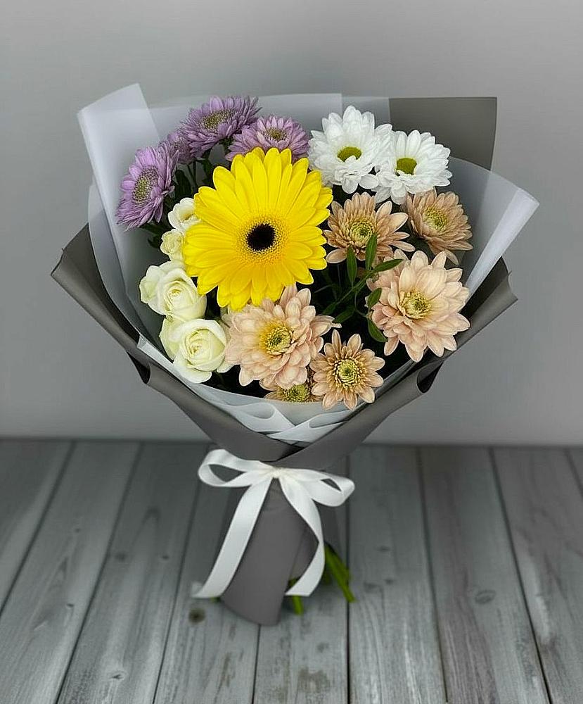 Букет цветов из: Розы, Герберы и Хризантемы в Южно-Морской