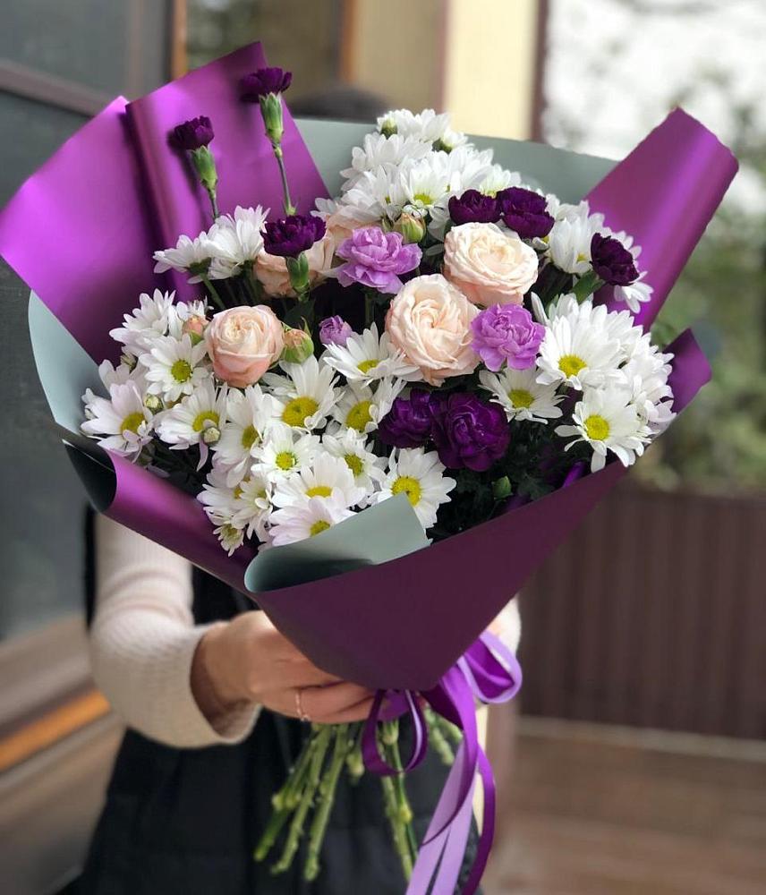 Букет цветов из: Хризантемы, Гвоздики и Розы в Южно-Морской