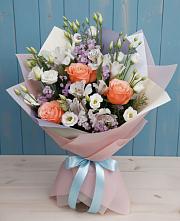 Букет цветов из:  Лизиантусы, Розы, Альстромерии и Гипсофила в Южно-Морской