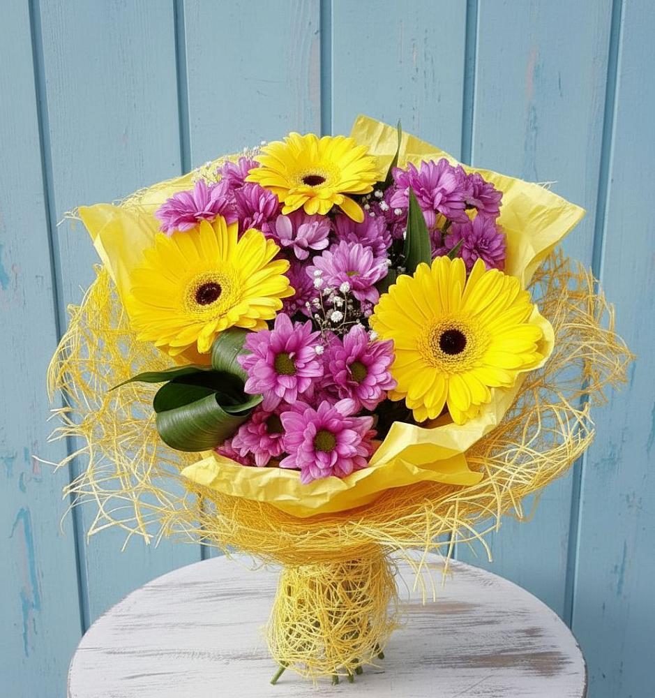 Букет цветов из: Хризантемы и Герберы в Южно-Морской