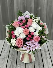 Букет цветов из:  Альстромерии, Гвоздики, Розы и Хризантемы в Южно-Морской