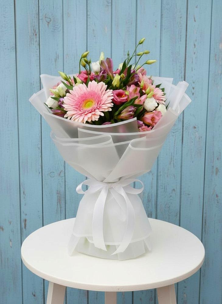 Букет цветов из: Герберы, Альстромерии и Лизиантусы в Южно-Морской