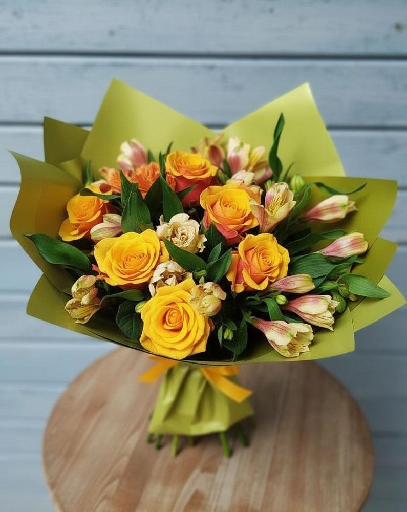 Букет цветов из: Альстромерии и Розы в Южно-Морской