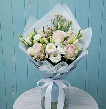 Букет цветов из:  Розы и Лизиантусы в Южно-Морской