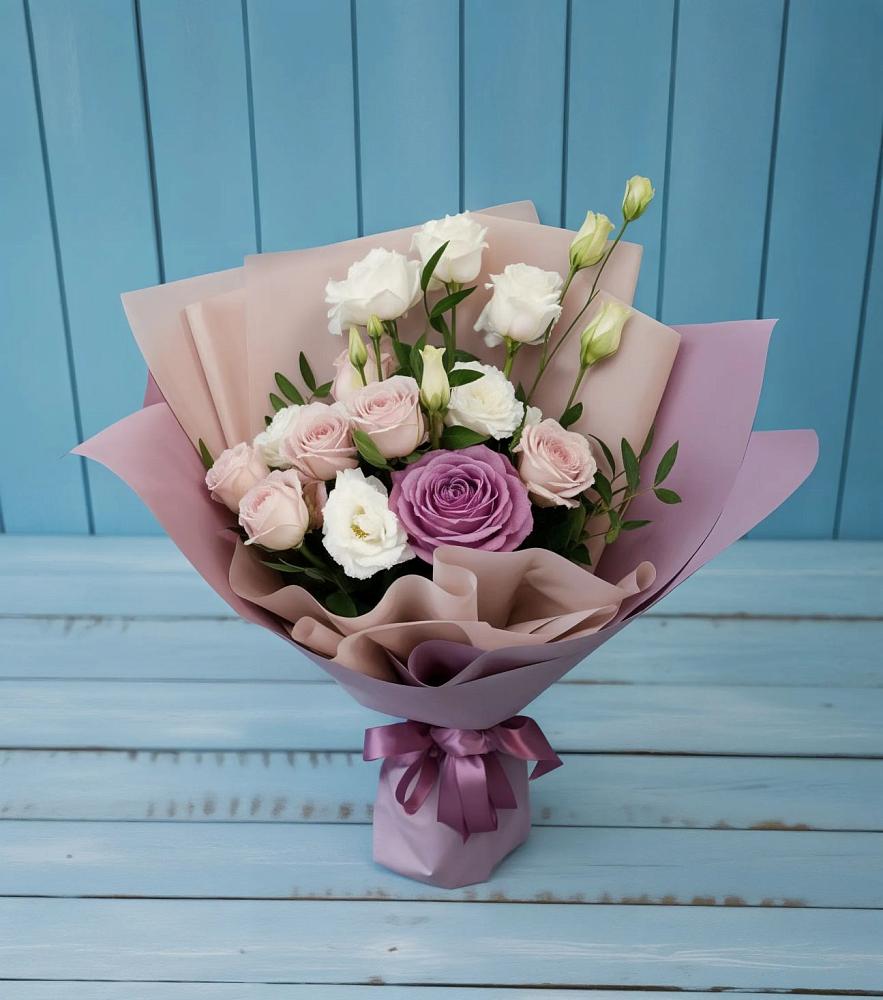 Букет цветов из: Розы и Лизиантусы в Южно-Морской